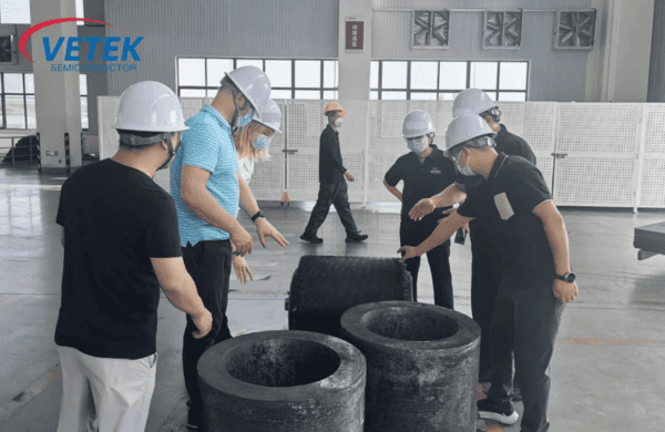 Sambutan pelanggan kanggo ngunjungi pabrik produk serat karbon VetekSemicon